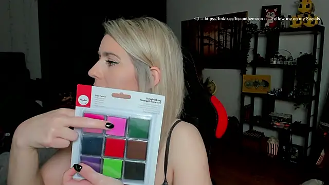 Lisaonthemoon online show from February 25, 2026, 7:45 pm