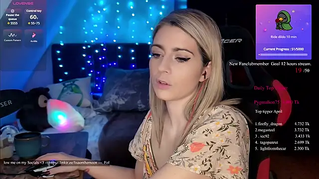 Snapshot of Lisaonthemoon chatting on April 26, 2026, 3:10 pm Lisaonthemoon online show from April 26, 2026, 3:10 pm