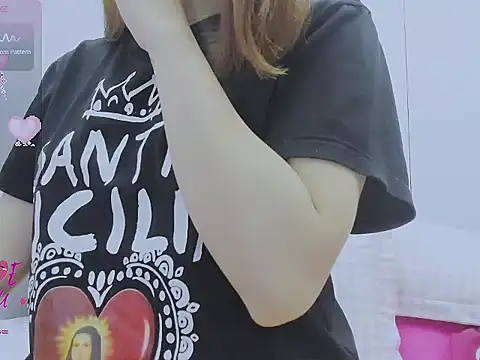 Linh diudang online show from October 21, 2025, 1:45 pm