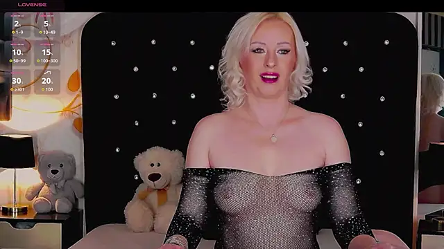 OliviaShaw23 online show from November 26, 2025, 10:44 pm