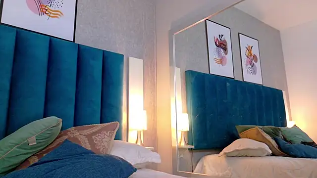 CheneellLorens online show from March 7, 2025, 8:22 pm