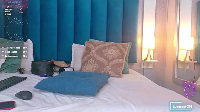 CheneellLorens online show from March 14, 2025, 11:32 pm