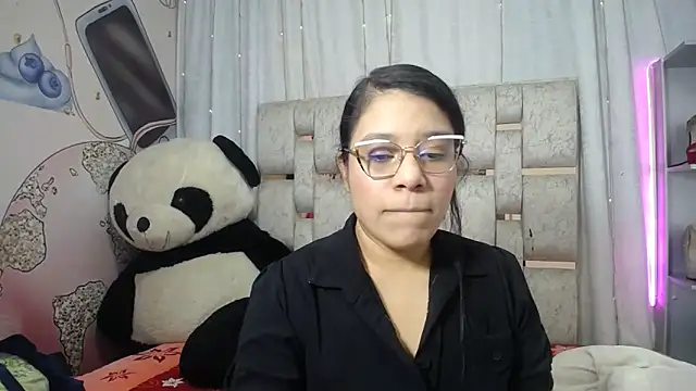 KEYRA-MILLER- online show from December 3, 2025, 2:30 am