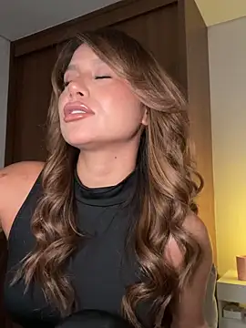 AndreaMartini online show from April 18, 2026, 10:32 pm