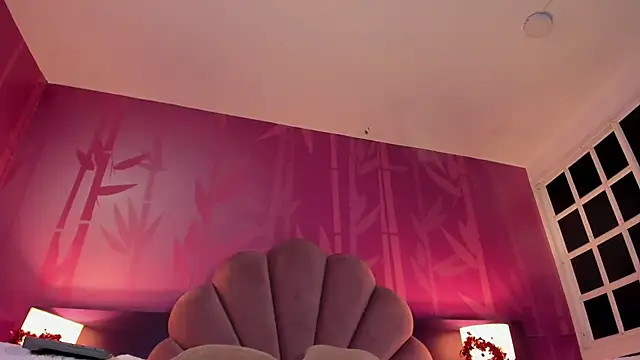 Lezy  online show from February 24, 2025, 9:41 pm