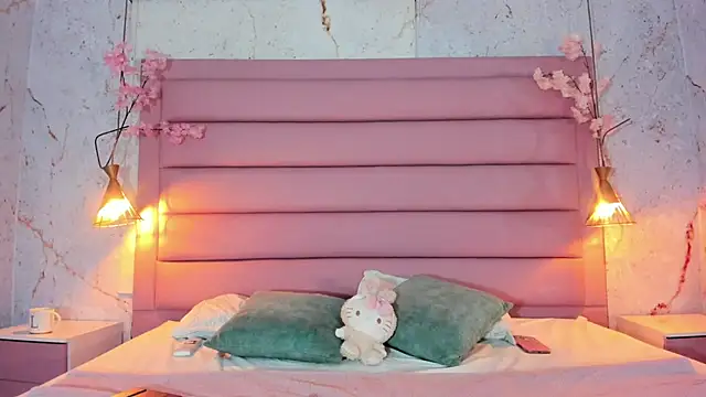 Lezy  online show from October 3, 2025, 7:44 pm