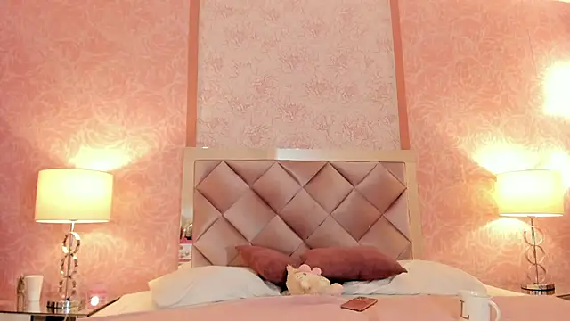 Lezy  online show from November 19, 2025, 7:36 pm