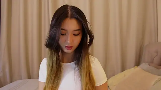 Sarasuo1 online show from December 6, 2024, 11:11 am