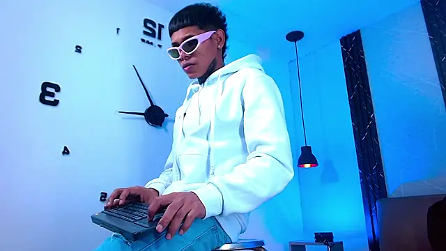 Damar fhelipe online show from November 1, 2025, 3:08 am