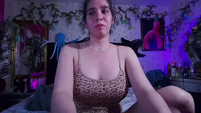 Elizabeth77  online show from January 28, 2025, 8:04 pm