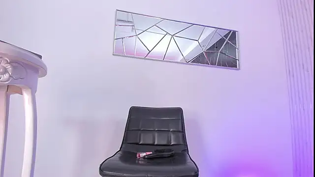 Mell Saenz online show from October 25, 2025, 10:04 pm