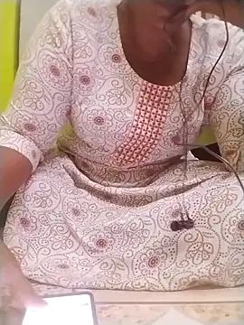 Tamilpriya46 online show from October 1, 2025, 4:57 pm