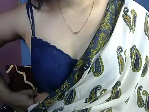 Black cat cutie online show from February 5, 2025, 4:37 am