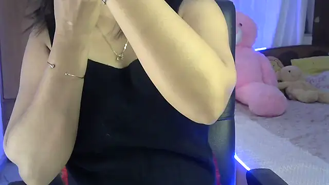 Black cat cutie online show from September 15, 2025, 4:56 am