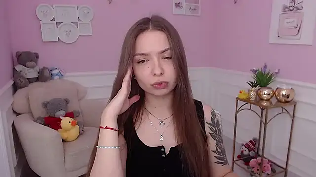 LucySkilar online show from September 28, 2025, 4:18 am