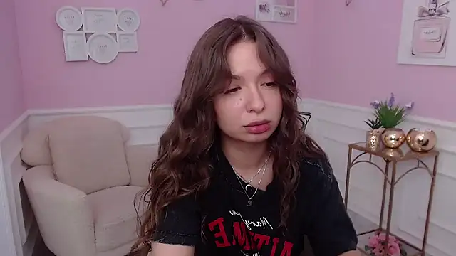 LucySkilar online show from October 6, 2025, 4:43 am