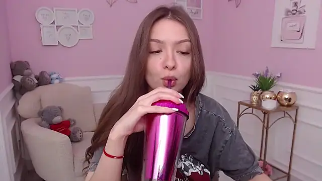 LucySkilar online show from November 16, 2025, 5:35 am