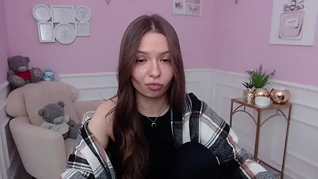 LucySkilar online show from December 15, 2025, 6:17 am