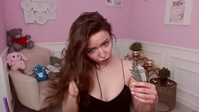 LucySkilar online show from March 27, 2026, 8:26 am