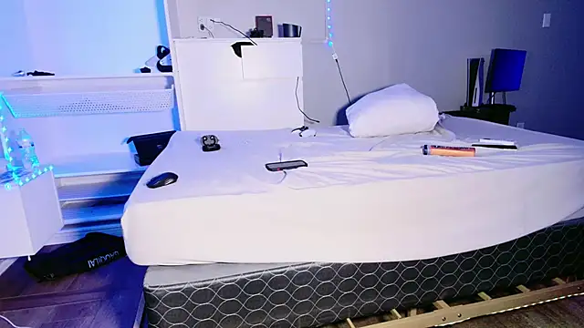 Snapshot of THICKwithDICKK chatting on March 10, 2025, 12:15 pm THICKwithDICKK online show from March 10, 2025, 12:15 pm