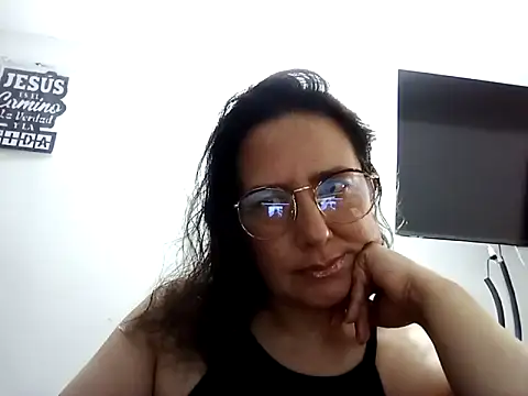 antonellagold43 online show from December 22, 2025, 5:32 pm