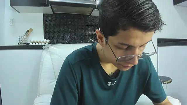 AgarEvans online show from December 11, 2024, 4:39 am