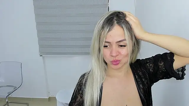 nicole valencia  online show from January 5, 2026, 5:27 pm