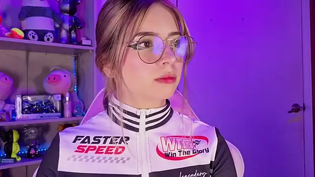 EmilyMiller  online show from March 18, 2026, 4:21 pm