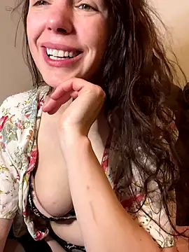 Snapshot of GillKelly chatting on October 28, 2025, 7:12 am GillKelly online show from October 28, 2025, 7:12 am