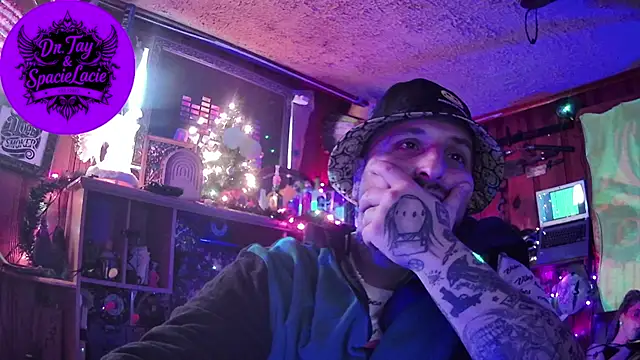 Snapshot of tayshie chatting on December 27, 2024, 7:35 pm tayshie online show from December 27, 2024, 7:35 pm