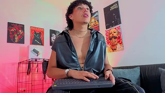 Snapshot of GaelOconner chatting on October 18, 2025, 1:08 am GaelOconner online show from October 18, 2025, 1:08 am