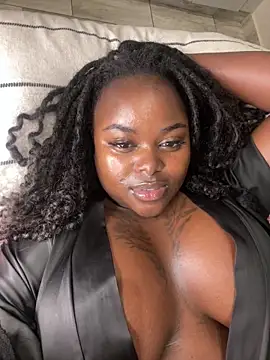 Snapshot of Honeycoco0211 chatting on February 13, 2025, 8:13 pm Honeycoco0211 online show from February 13, 2025, 8:13 pm