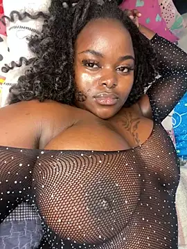 Snapshot of Honeycoco0211 chatting on February 16, 2025, 7:48 am Honeycoco0211 online show from February 16, 2025, 7:48 am