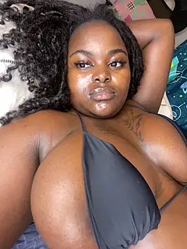 Snapshot of Honeycoco0211 chatting on February 17, 2025, 6:31 am Honeycoco0211 online show from February 17, 2025, 6:31 am