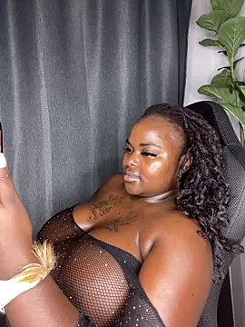 Snapshot of Honeycoco0211 chatting on October 1, 2025, 8:37 pm Honeycoco0211 online show from October 1, 2025, 8:37 pm