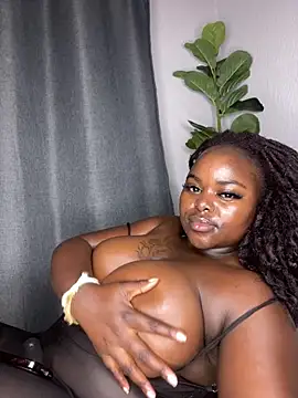 Snapshot of Honeycoco0211 chatting on October 5, 2025, 4:00 am Honeycoco0211 online show from October 5, 2025, 4:00 am