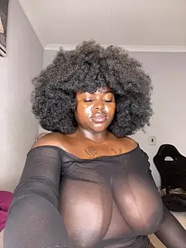 Snapshot of Honeycoco0211 chatting on November 5, 2025, 12:27 pm Honeycoco0211 online show from November 5, 2025, 12:27 pm