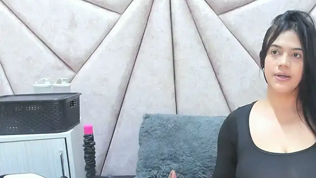 Deisy Torres online show from December 17, 2024, 1:27 pm