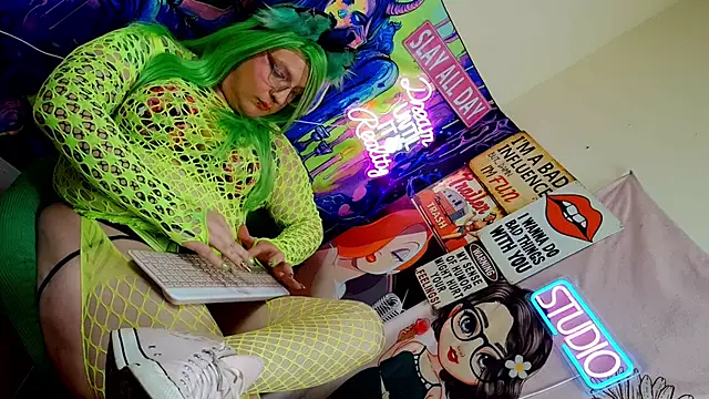 Blakelytgirl online show from May 30, 2026, 10:12 am