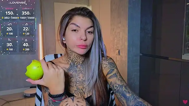 tattooedBabyy online show from March 11, 2025, 11:12 am