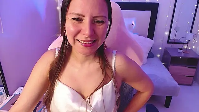 Snapshot of camila_delarosa chatting on July 28, 2026, 3:32 pm camila delarosa online show from July 28, 2026, 3:32 pm