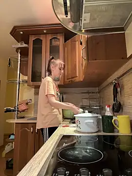 Snapshot of Crayzy_Luv chatting on February 10, 2025, 1:22 pm Crayzy Luv online show from February 10, 2025, 1:22 pm