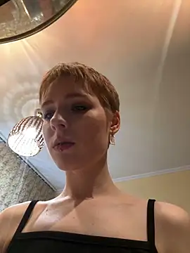 Snapshot of Crayzy_Luv chatting on March 7, 2025, 2:36 am Crayzy Luv online show from March 7, 2025, 2:36 am