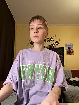 Snapshot of Crayzy_Luv chatting on March 10, 2025, 9:51 pm Crayzy Luv online show from March 10, 2025, 9:51 pm