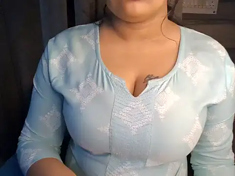 Trezza online show from November 6, 2025, 11:15 pm