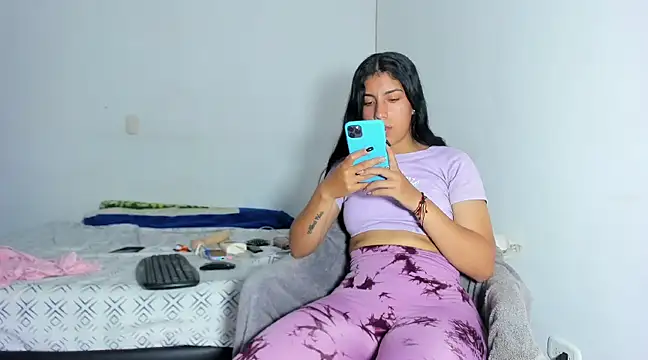 skinnyanai2 online show from December 18, 2024, 8:36 pm