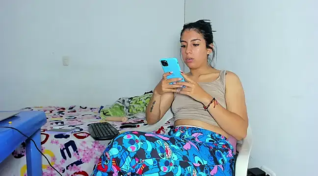 skinnyanai2 online show from December 30, 2024, 7:11 pm