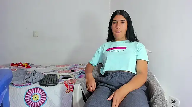 skinnyanai2 online show from February 13, 2025, 5:54 pm