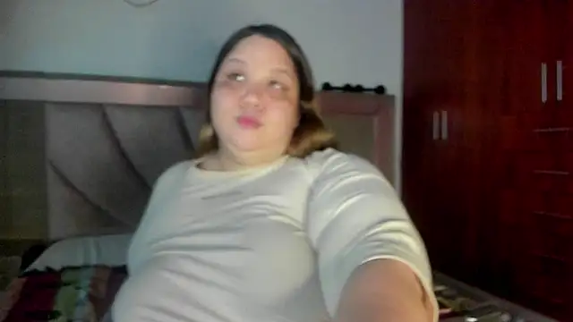 Snapshot of Venus_queenn chatting on December 17, 2024, 1:50 am Venus queenn online show from December 17, 2024, 1:50 am