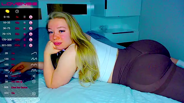 kitti kaattt online show from November 26, 2025, 3:51 am